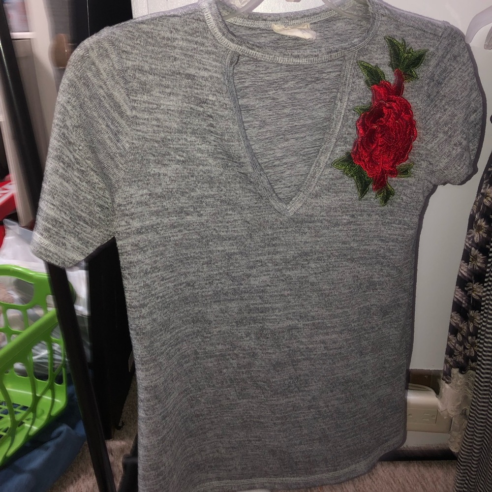 Grey shirt w embroidered rose